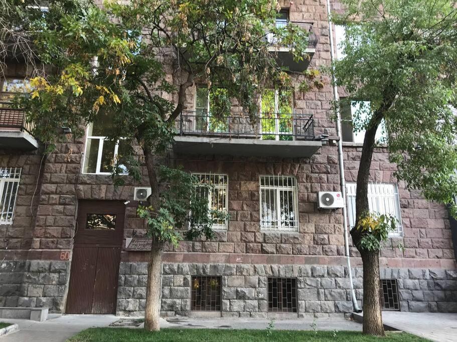 Spacious 2 Bedrooms In The Center Of Yerevan Exterior photo